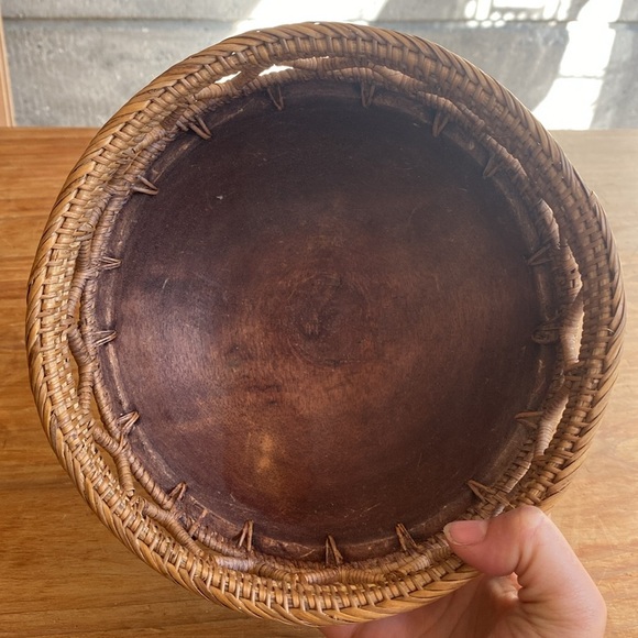 Handcrafted Wood & Rattan Bowl from 🇧🇷 - Picture 5 of 5
